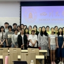 Professor Hsiao-Yun Chu surrounded of students from Sichuan University